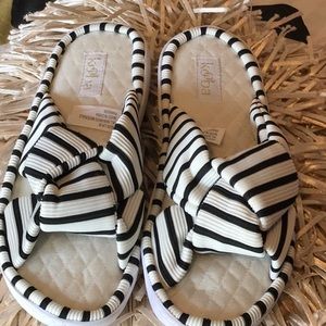 Pin striped slippers